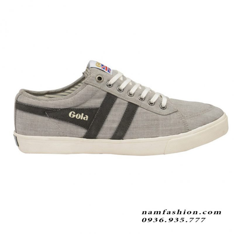 Giày thể thao thấp cổ phối với quần jean