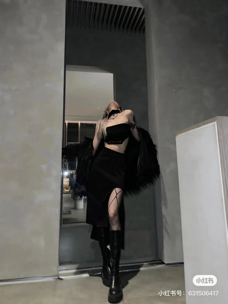 Top 10 cách phối đồ với tất lưới cực sexy mà không phản cảm